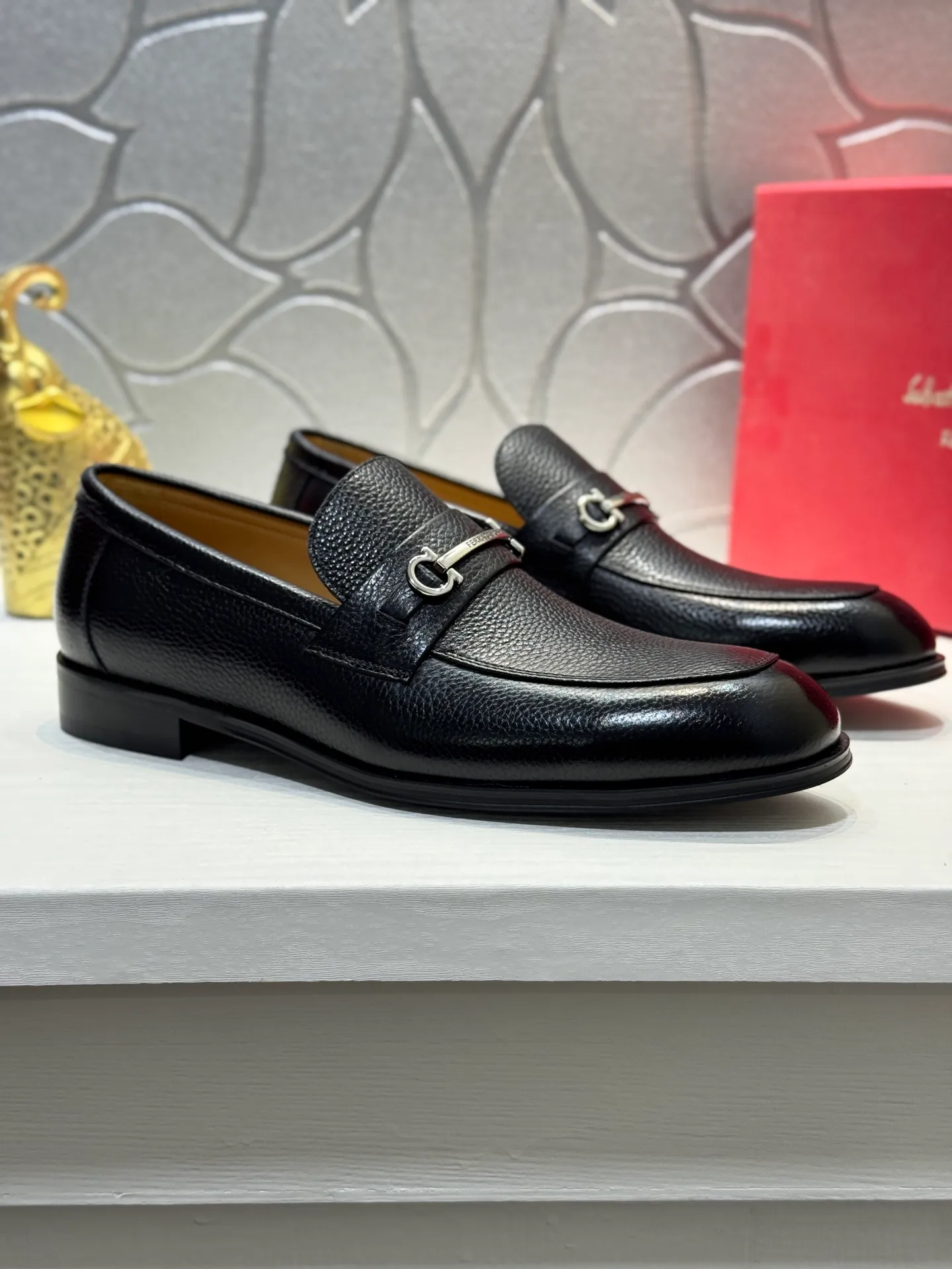 Men's shoes 💰460 Ferragamo [Ferragamo] top imported suit men's shoes 💯Original copy of the official website, product materials: selected imported embossed calfskin + luxury hardware buckle accessories ~ imported water-dyed cow 🐂 leather lining. Strong three-dimensional visual effect, original combination outsole, multiple colors available😘 Size: 39-44 (38.45.46.47 customized YS)